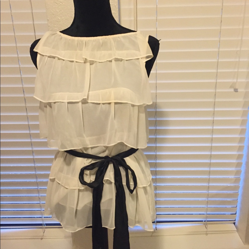 Sleeveless ruffle blouse